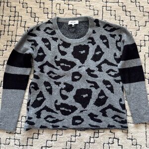 John + Jenn Gray and Black Patterned Sweater